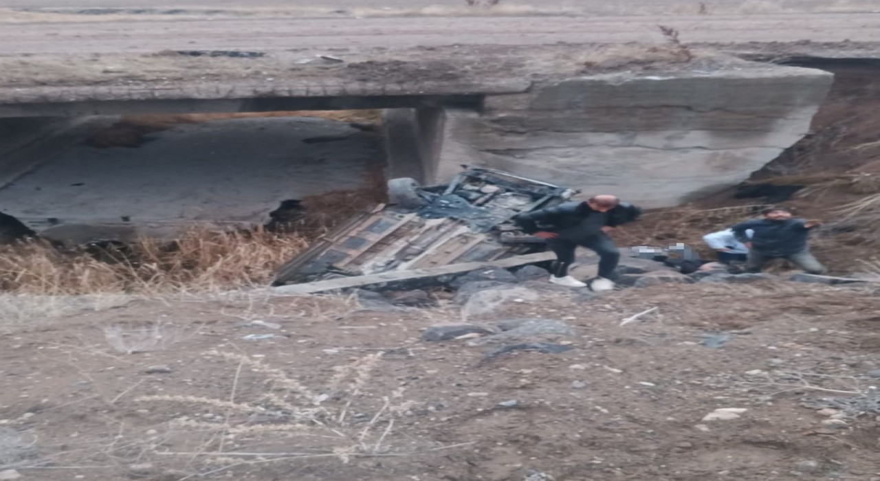 Sivasta trafik kazası: 1 ölü, 2 yaralı