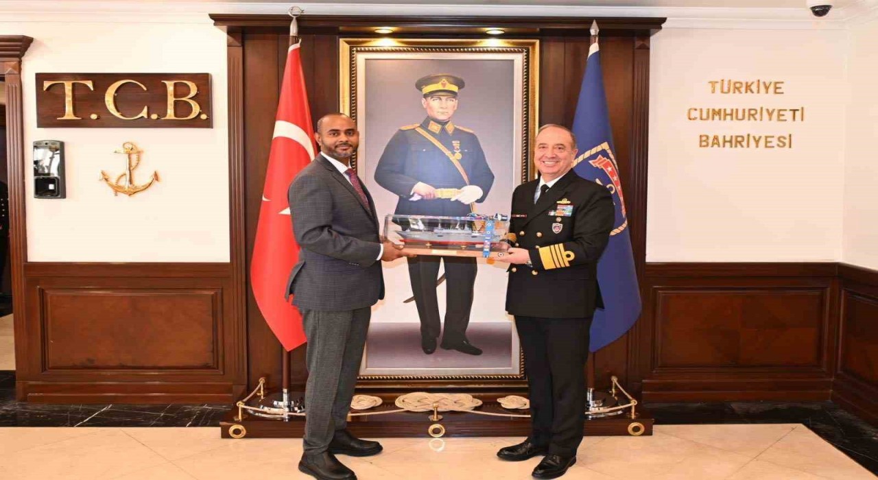 Somali Limanlar ve Deniz Ulaştırma Bakanı Nur, Deniz Kuvvetleri Komutanı Tatlıoğlunu ziyaret etti