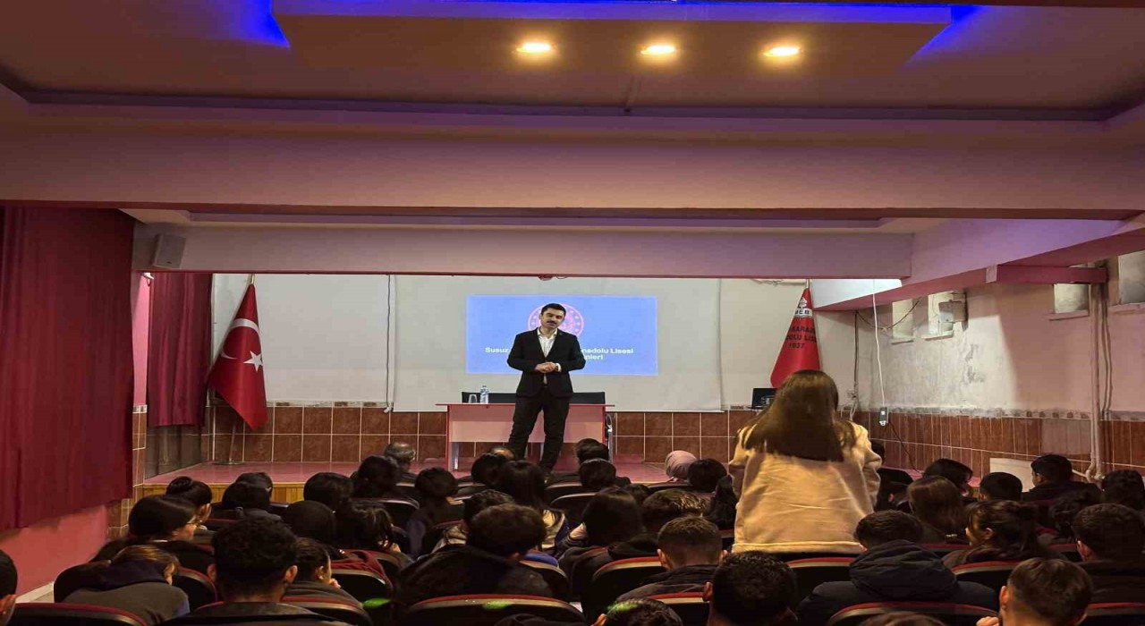 Susuzda öğrenciler sordu, kaymakam mesleğini anlattı