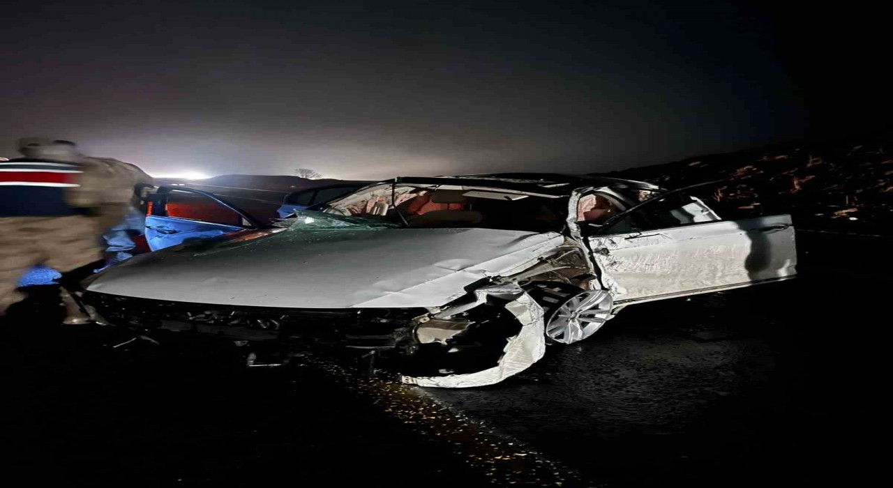 Takla atan otomobil hurdaya döndü: 1 ölü, 1 yaralı