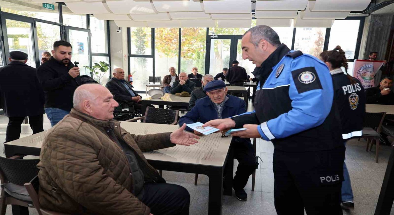 Talas Belediyesinden Selçuklu Evinde güvenli telefon kullanımı eğitimi