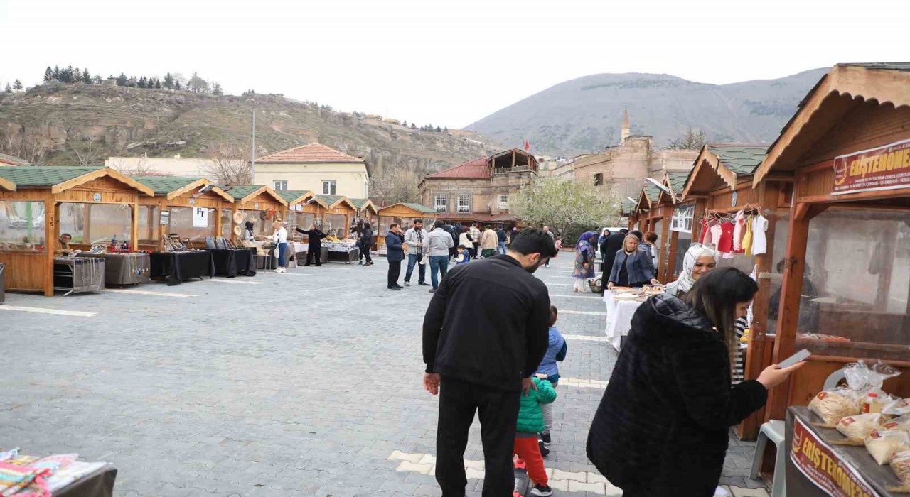 Talasta bu pazar ‘Maharetli Eller günü