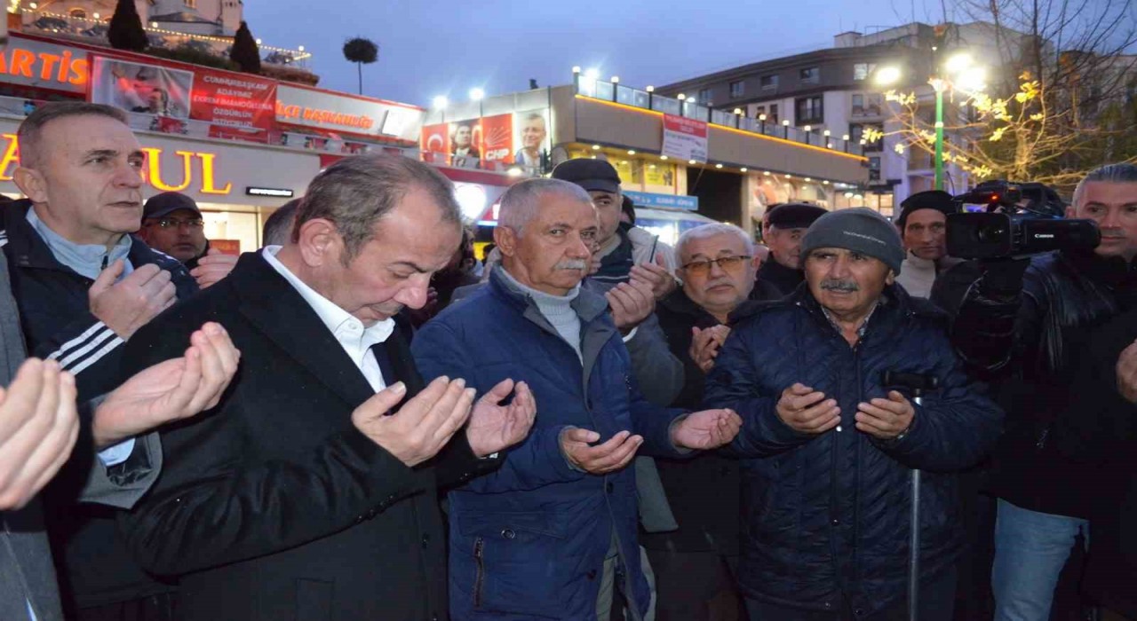 Tanju Özcan umre yolculuğuna dualarla uğurlandı