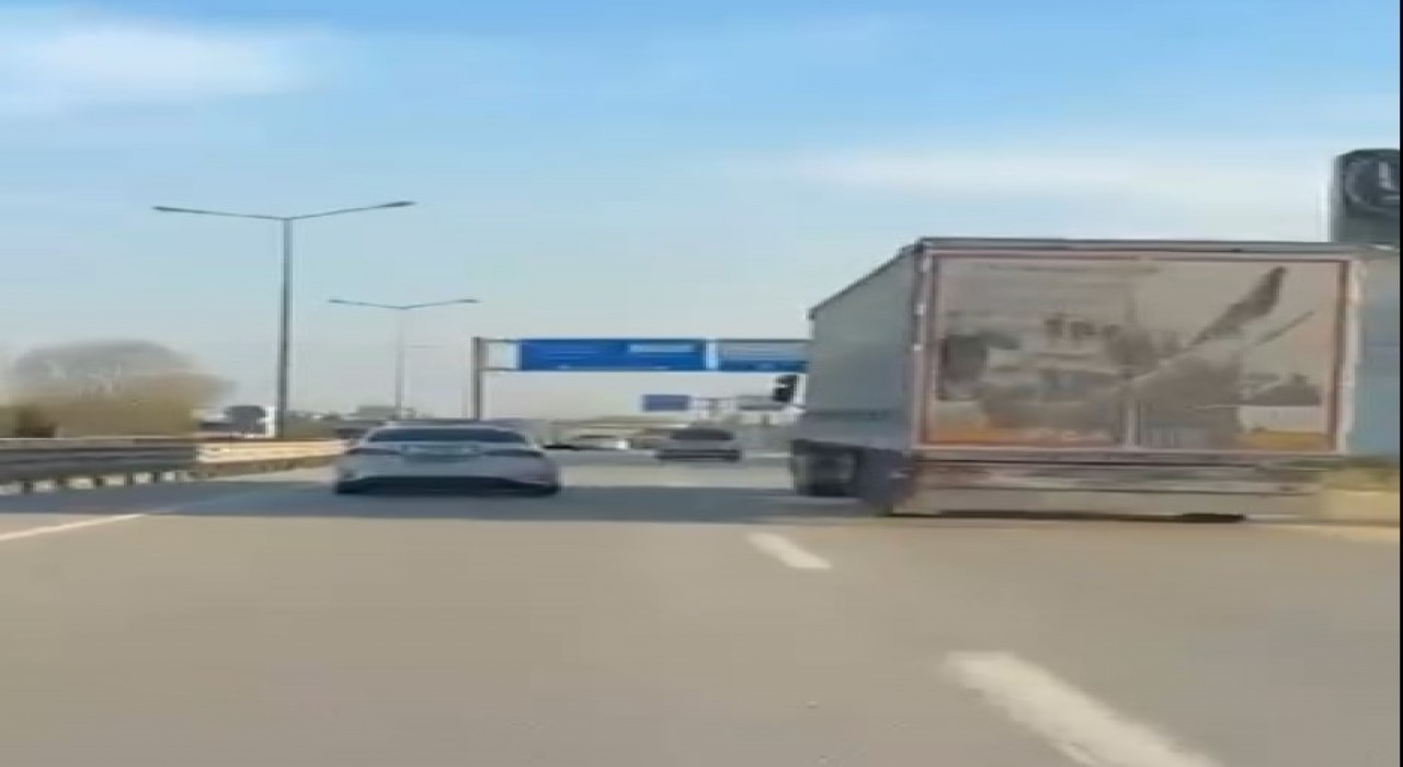 Tehlike saçan tır şoförünü silah doğrultup durdurdular