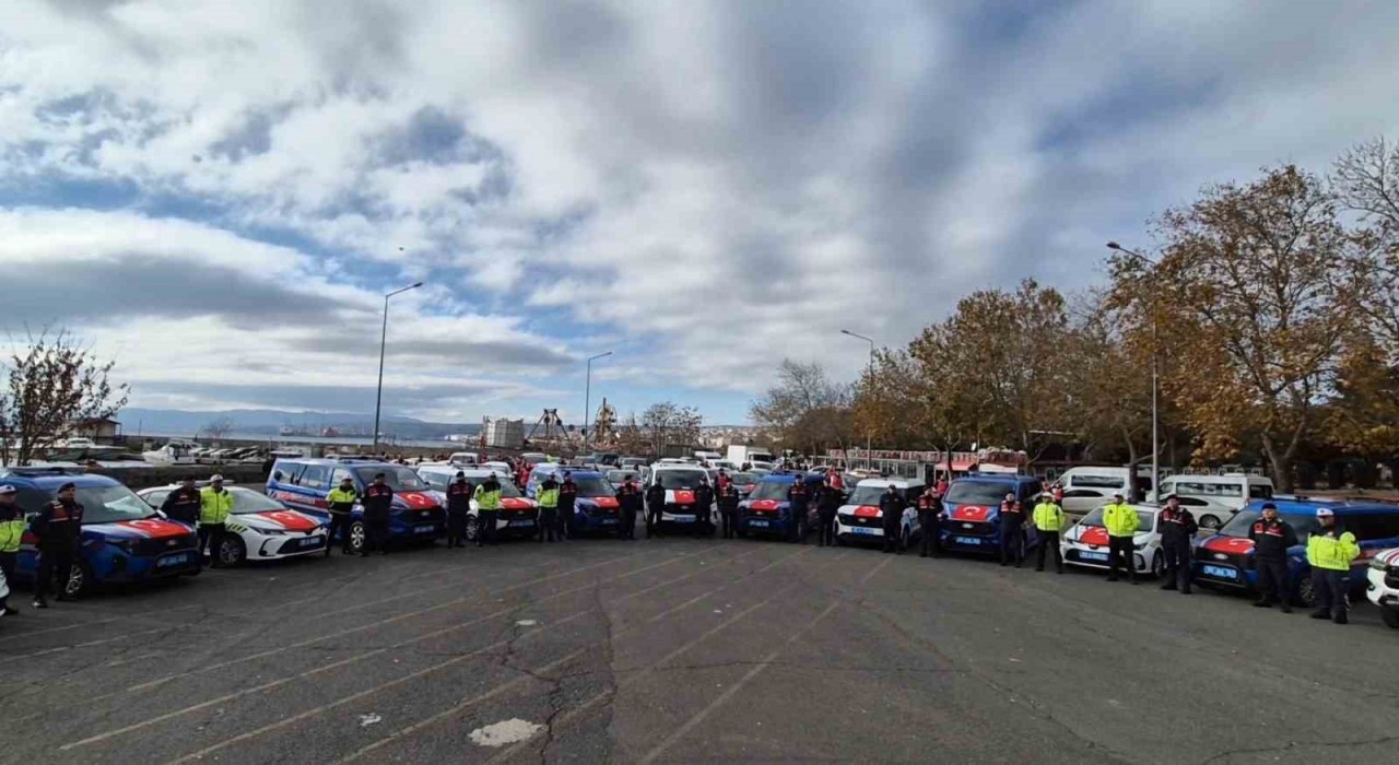 Tekirdağda emniyet ve jandarmaya yeni araçlar teslim edildi