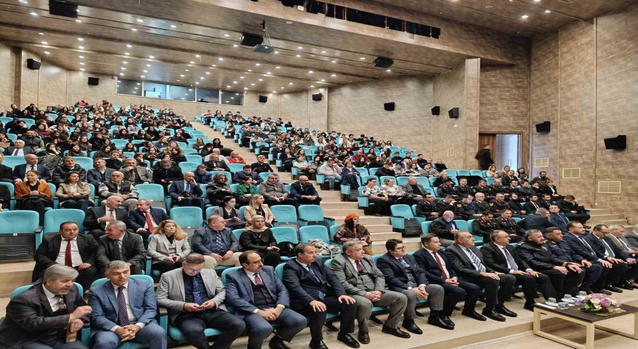 Tekirdağda Yahya Kemal Beyatlı anıldı