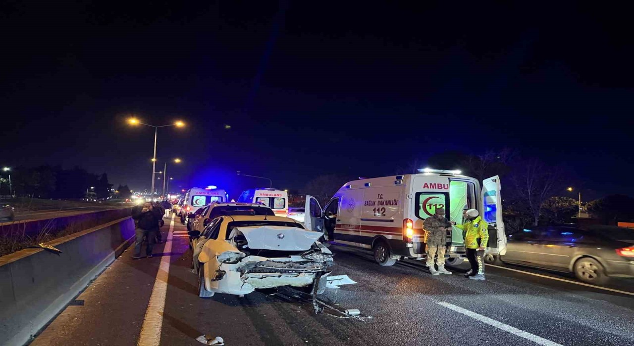 Tekirdağda zincirleme kaza: 2si asker 5 yaralı