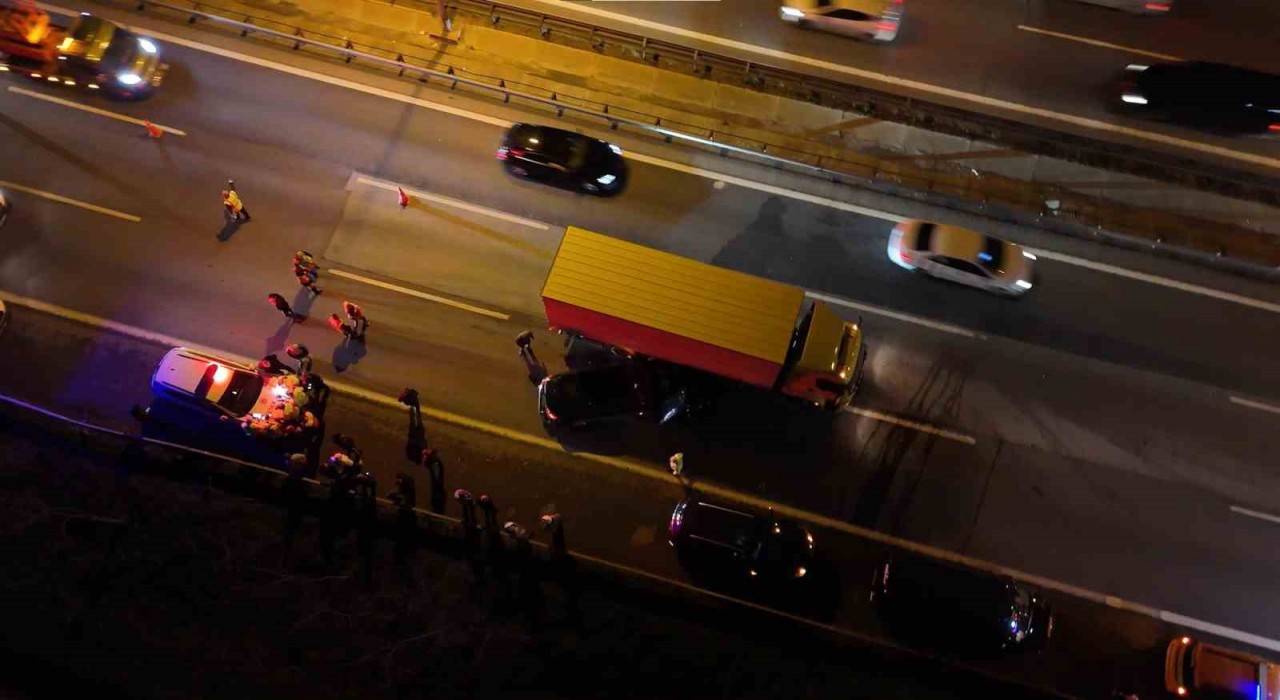 TEMde kaçan sürücünün neden olduğu zincirleme kaza: 2 yaralı