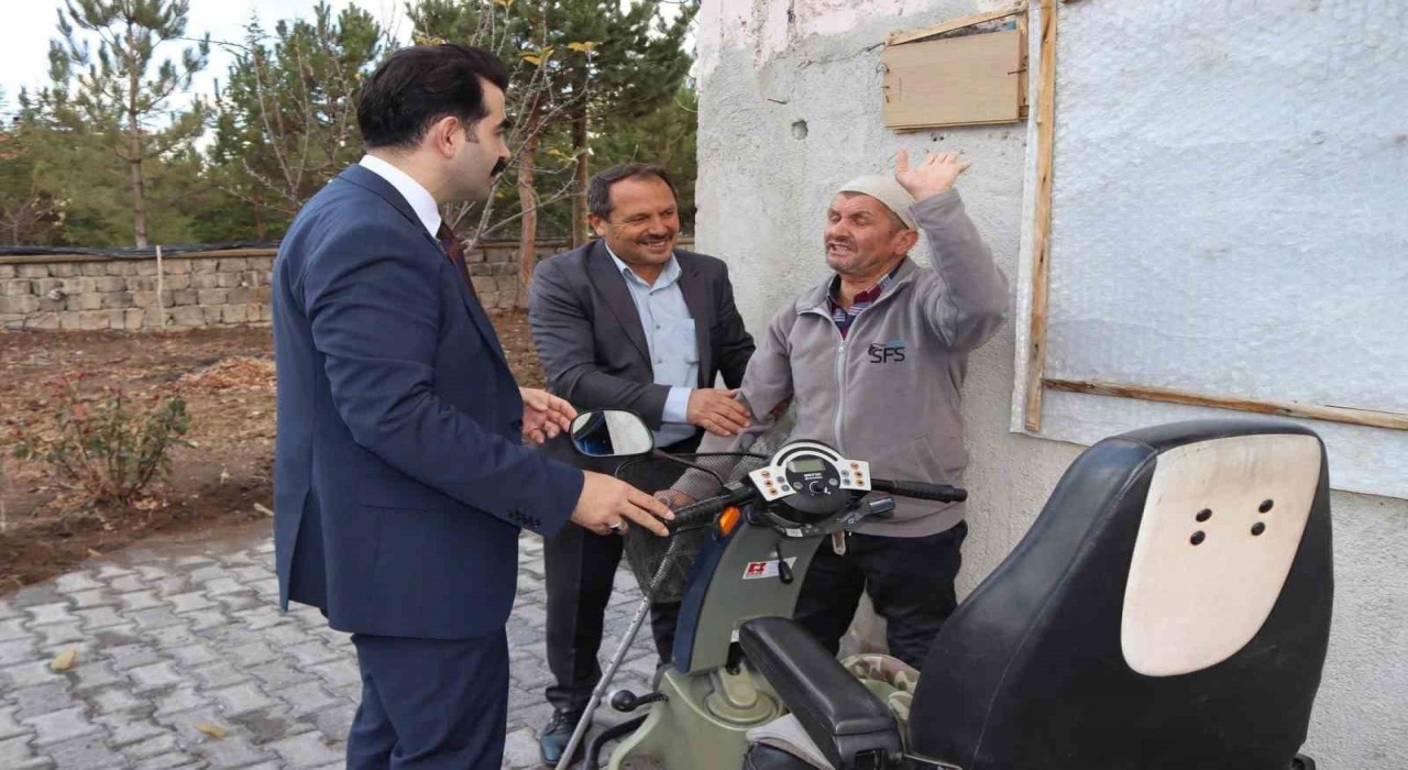 Tomarza Kaymakamı Eser Engelliler Gününü unutmadı