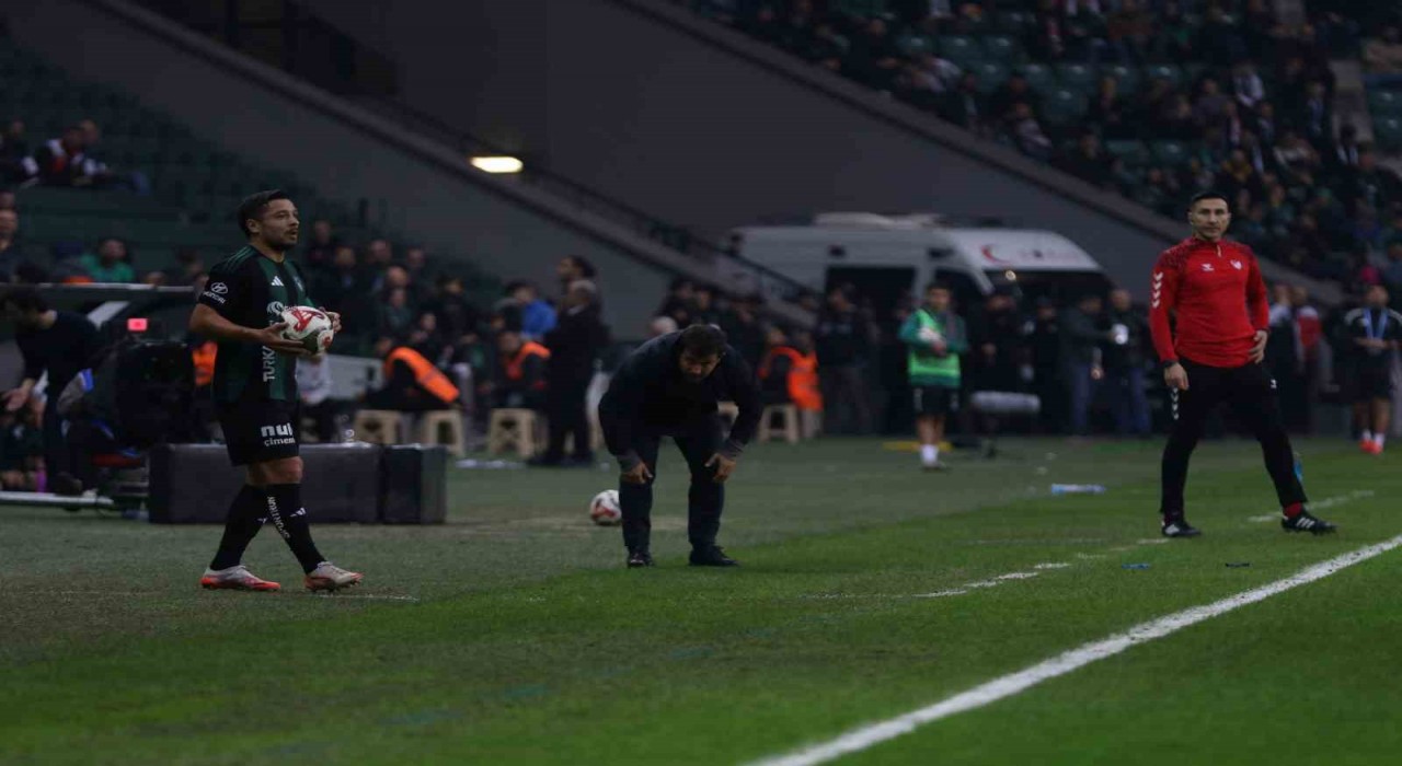 Trendyol Süper Lig: Kocaelispor: 0 - Kasımpaşa: 0 (İlk yarı)