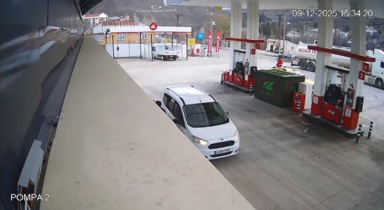 Tuncelide 4.2lik deprem anı güvenlik kamerasına yansıdı