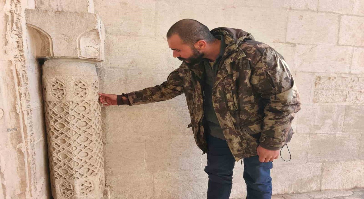 Tuncelide 621 yıllık tarihi cami ve denge sütunları görselliğiyle göz kamaştırıyor