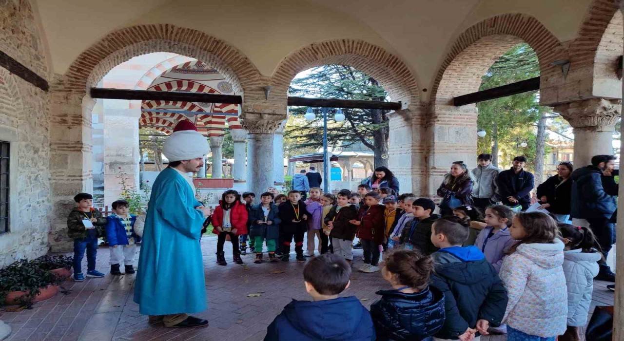 Turizm Fakültesi öğrencileri Kurşunlu Külliyesini yerinde inceledi