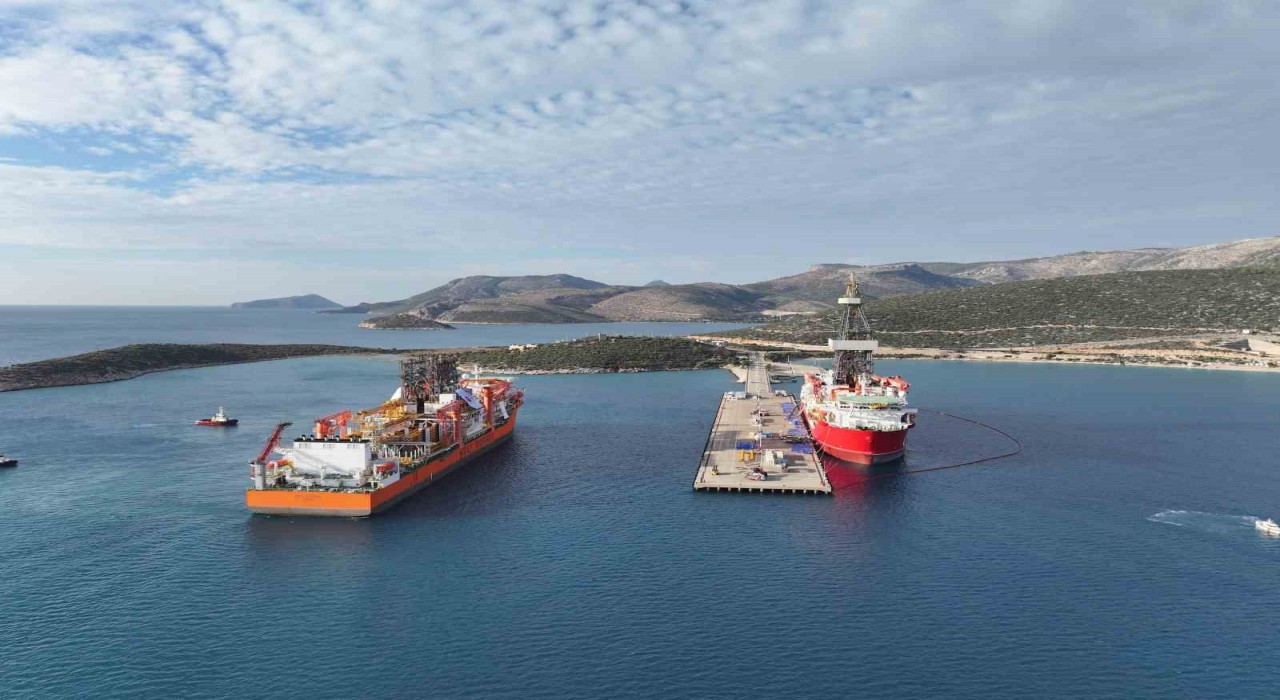 Türkiyenin 6ıncı sondaj gemisi Taşucu Limanına yanaştı