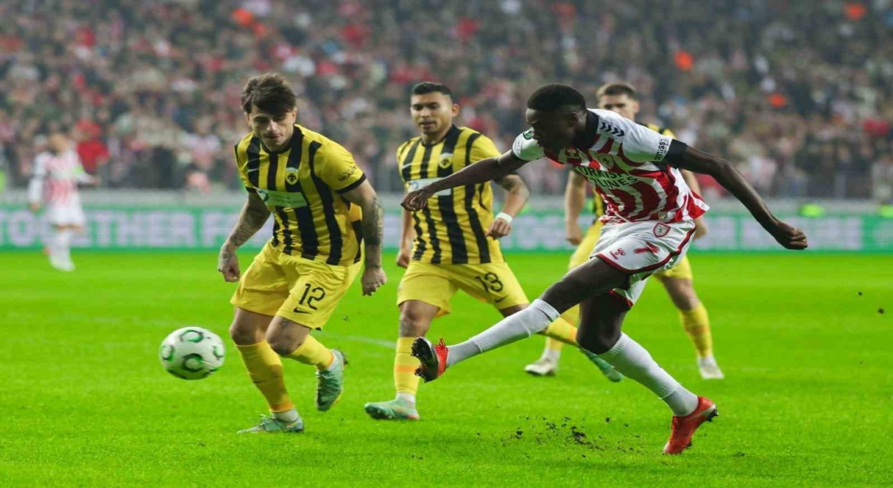 UEFA Konferans Ligi: Samsunspor: 1 - AEK Atina: 0 (İlk yarı)
