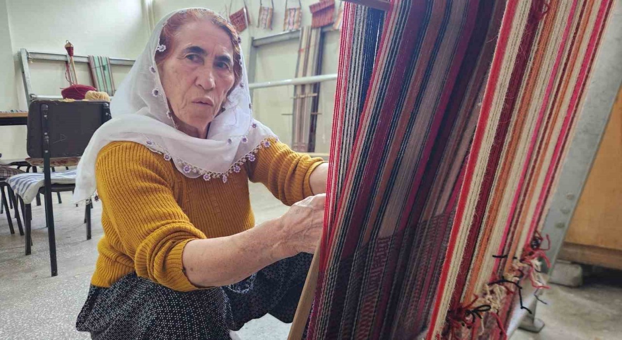 Unutulan cacım dokuma yeniden hayat buluyor