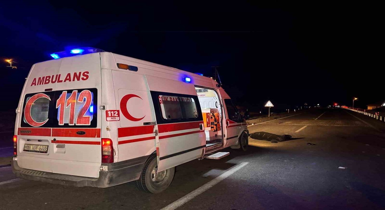 Uşakta feci kaza: Otomobilin çarptığı 3 kişi hayatını kaybetti