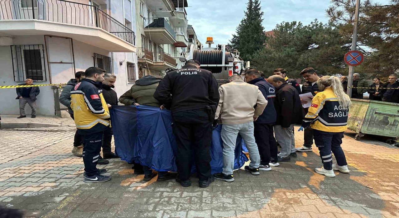 Uşakta kanalizasyonda bulunan ceninin kime ait olduğunu polis çözdü