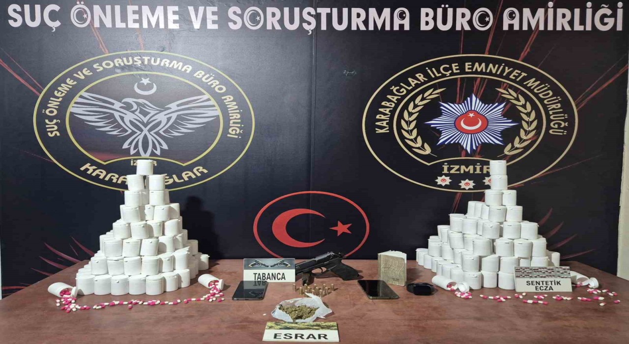 Uyuşturucu taciri sevgililer binlerce hapla yakalandı