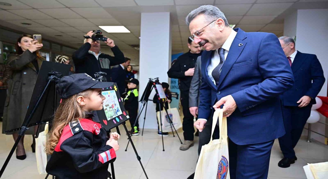 Vali Aksoy: Teknoloji bağımlılığı giderek artan bir sorun haline geliyor