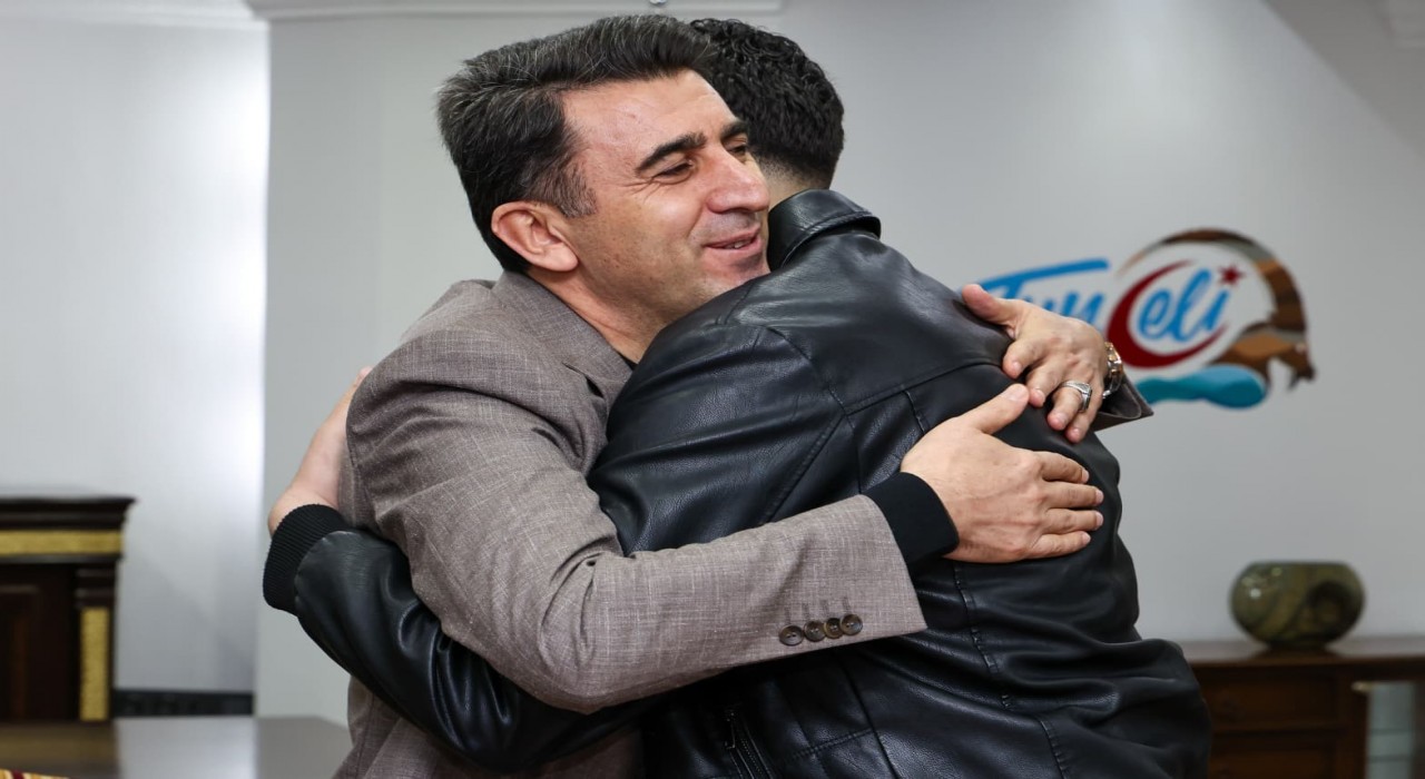 Vali Aygölden anlamlı jest