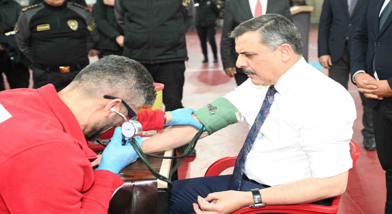 Vali Çiftçi 45inci kez kan bağışında bulundu
