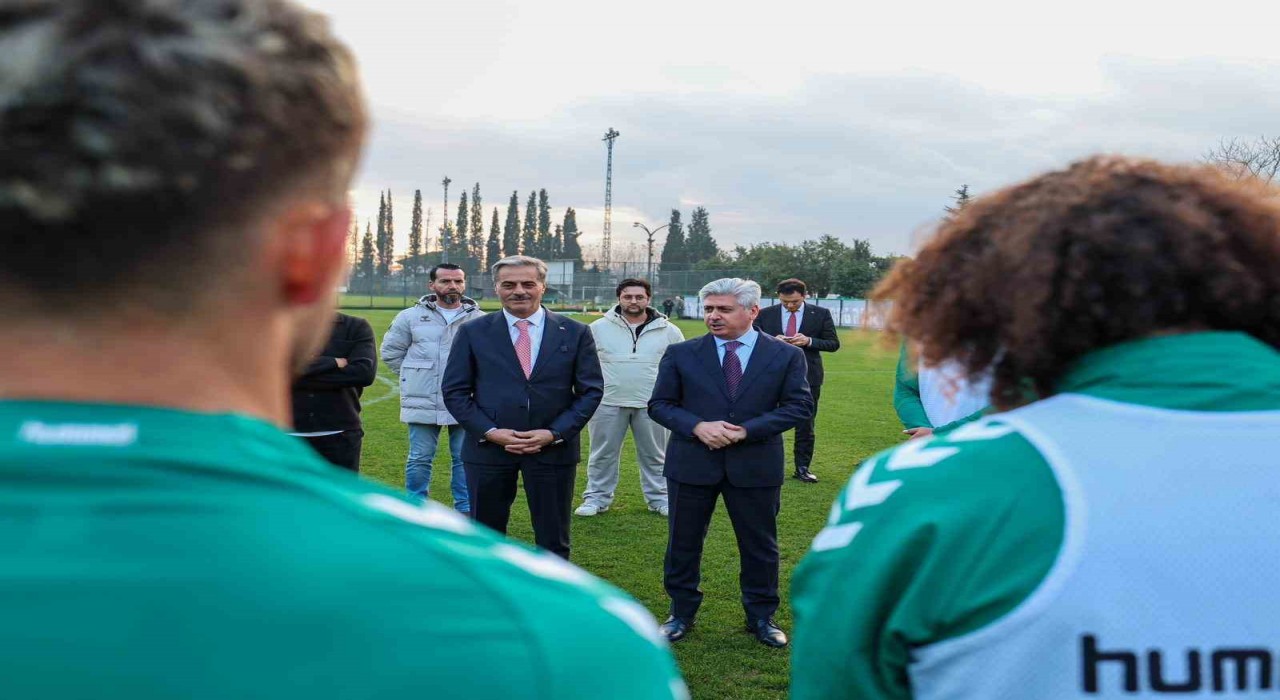 Vali Doğan ve Başkan Alemdardan Sakaryaspor ziyareti