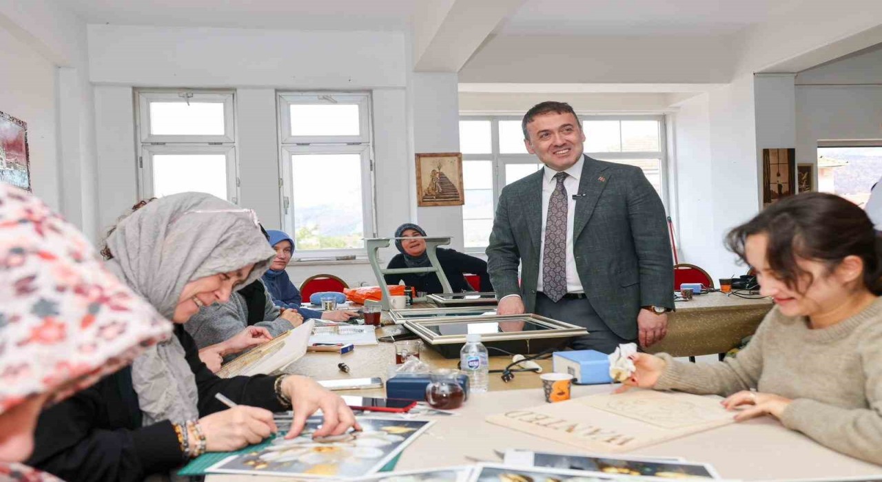 Vali Sözer Halk eğitimi faaliyetleri toplumsal kalkınmaya da önemli katkılar sunuyor