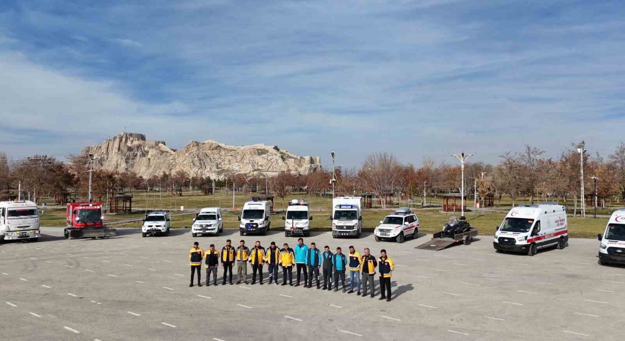 Vanda acil sağlık ekipleri çetin kış şartlarına karşı göreve hazır