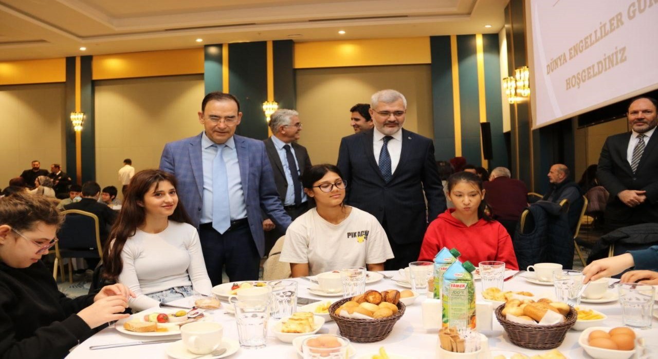 Yalovada özel eğitim ailesi kahvaltıda buluştu