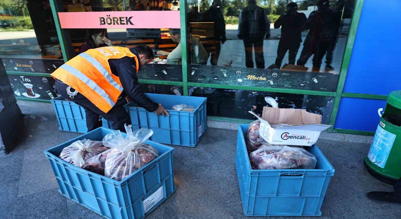 Yolcu otobüsüyle uygunsuz şartlarda taşınan çeyrek ton ete el konuldu
