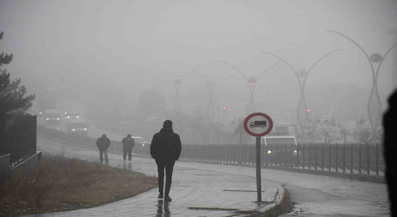 Yozgatta sis etkili oldu, görüş mesafesi düştü