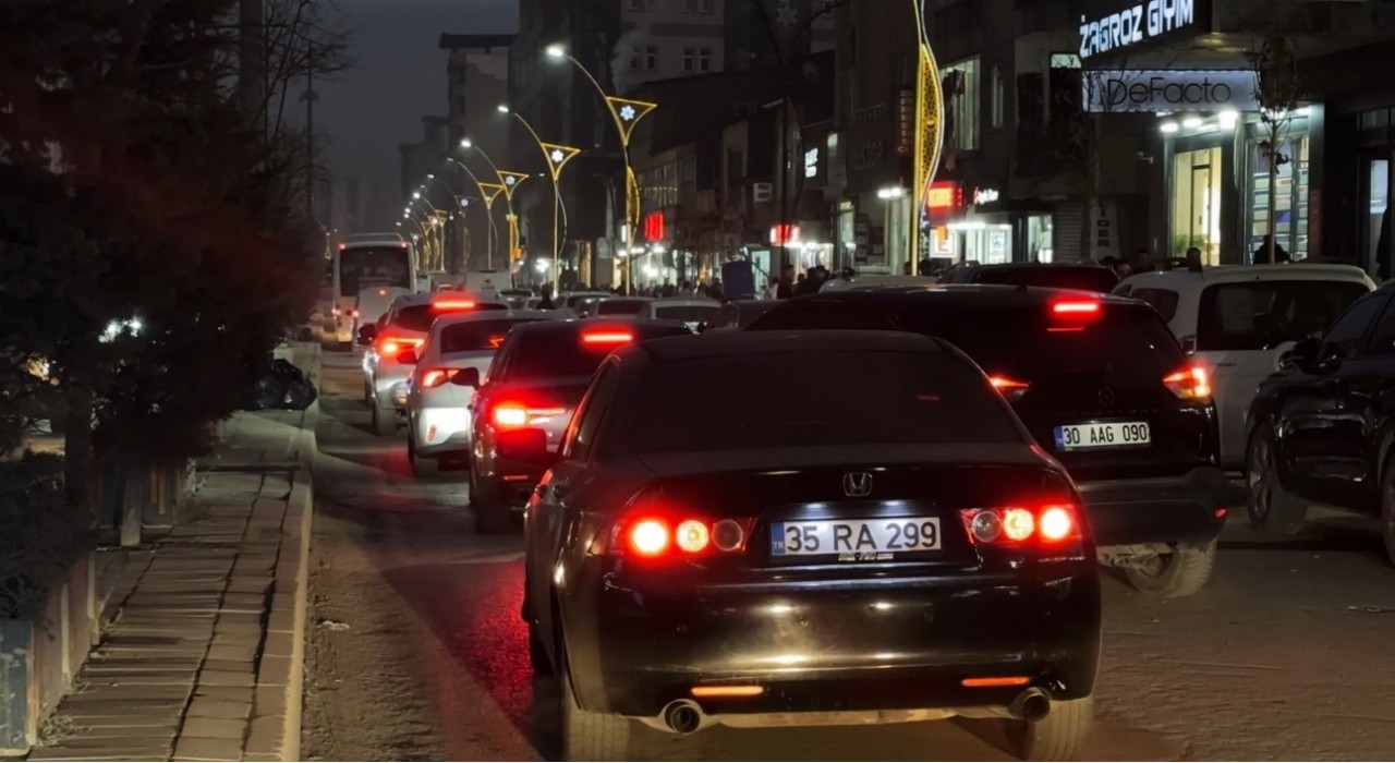 Yüksekovada trafik çileye döndü