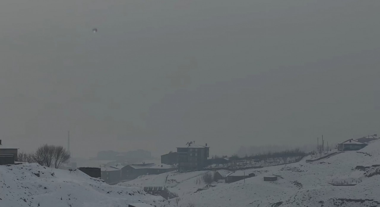 Yüksekovada yoğun sis uçak seferlerini durdurdu