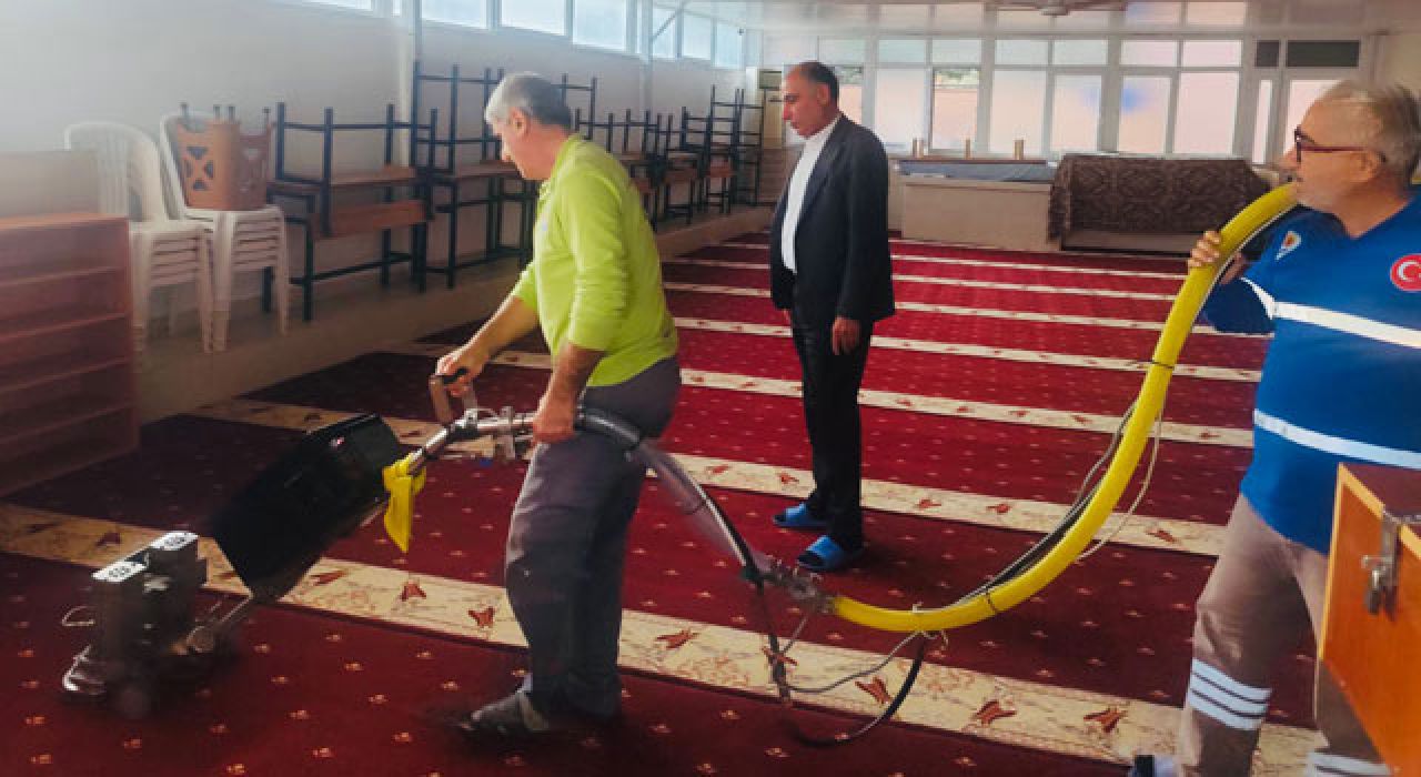 Yumurtalık İlçesindeki Camilerde Kapsamlı Temizlik Çalışması