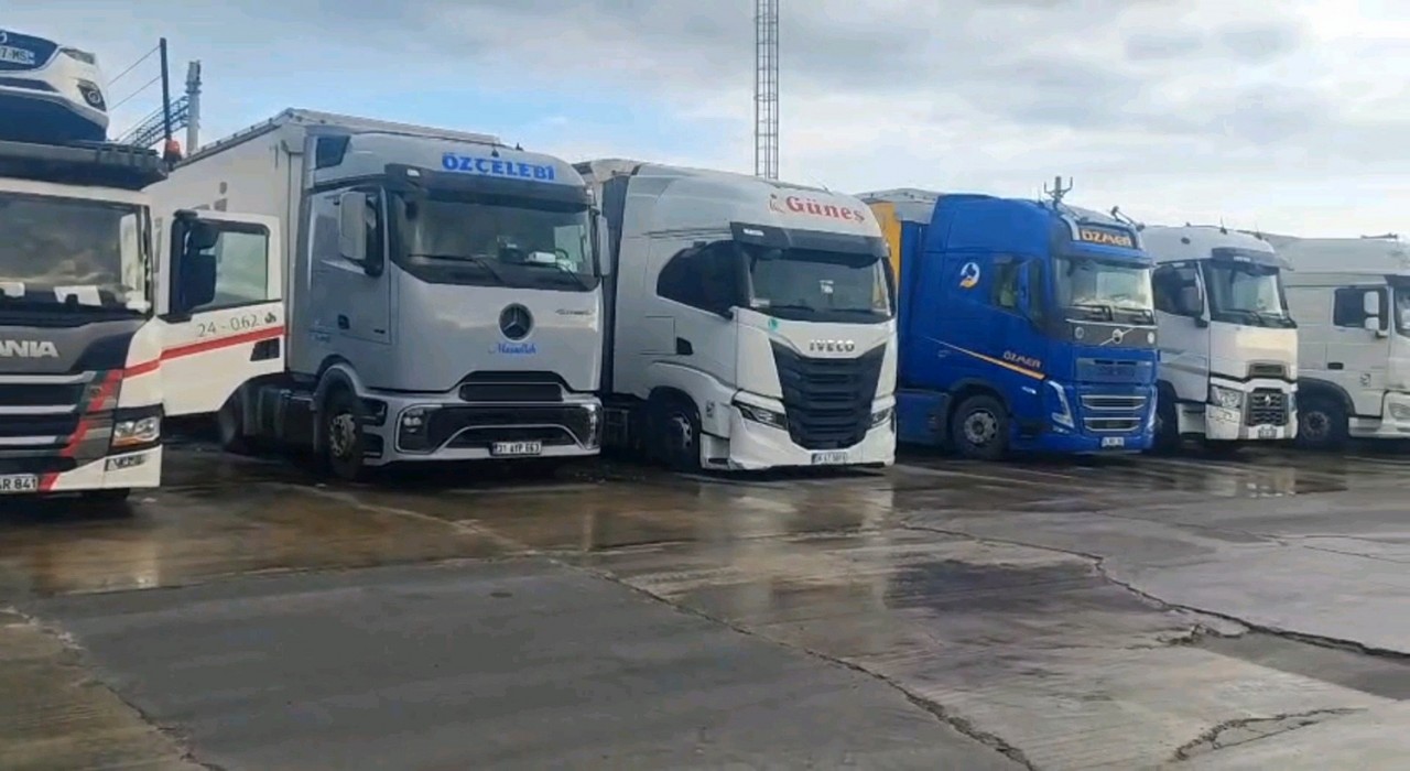 Yunanistandaki çiftçi grevi sınır kapılarını felç etti: İpsala ve Kipide tır geçişleri durdu