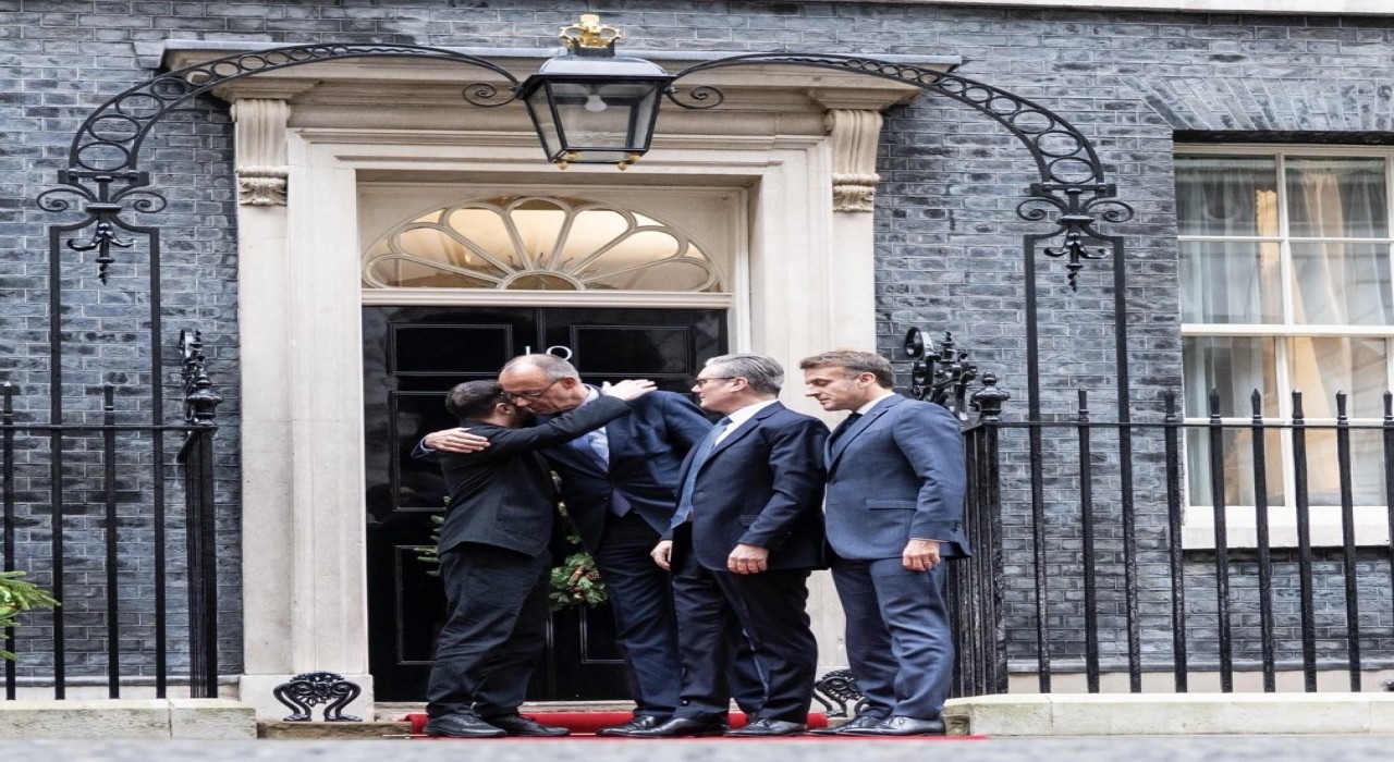 Zelenskiy: Londradaki görüşmeler verimli geçti ve barış yönünde küçük bir ilerleme var