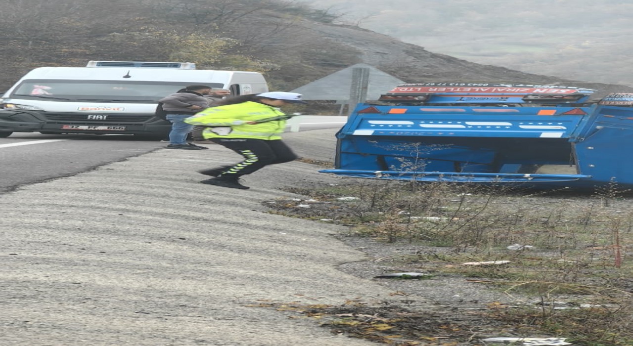 Zonguldakta patpat ile ticari araç çarpıştı