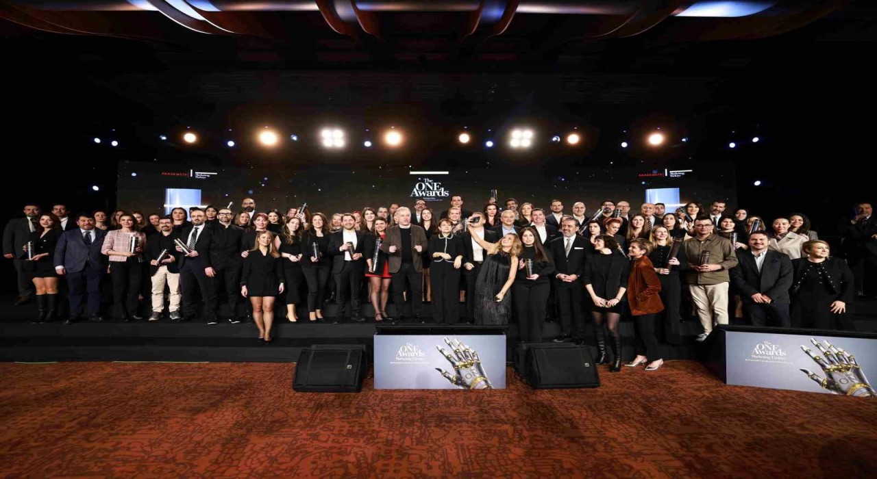 The ONE Awardsta bilgisayar kategorisinde Yılın İtibarlı Markası ödülü