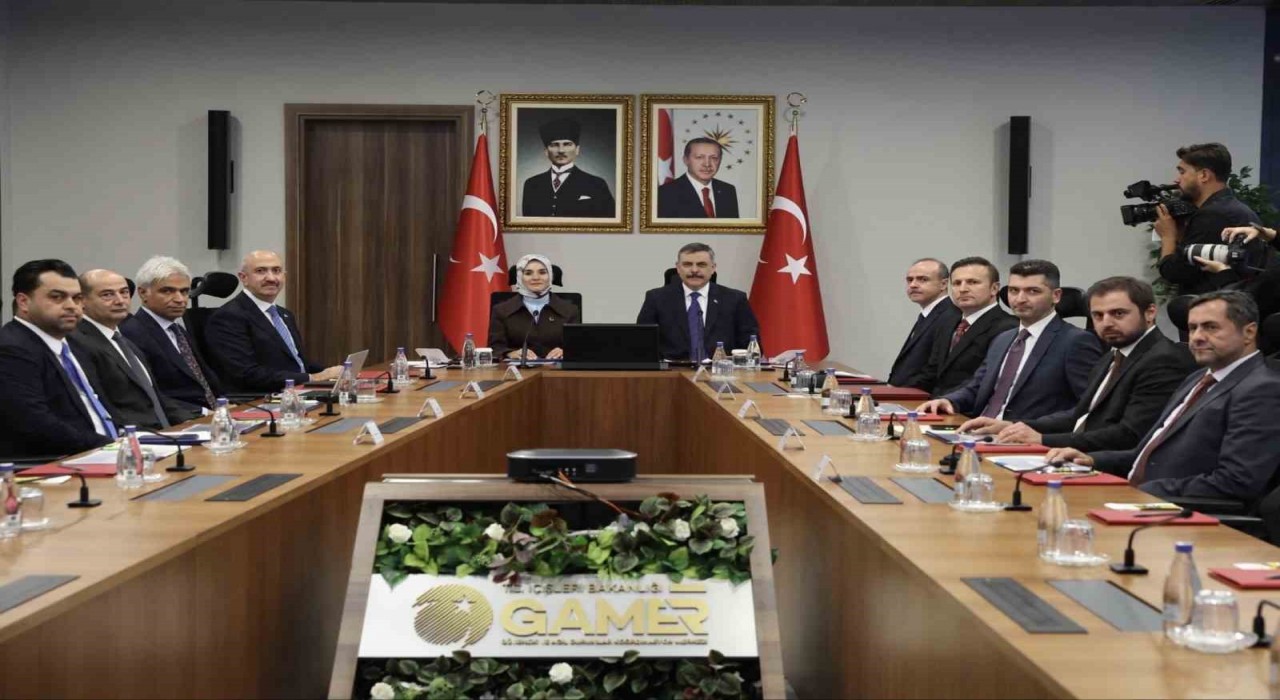 Valilerle sosyal yardımlara ilişkin değerlendirme toplantısı yapıldı