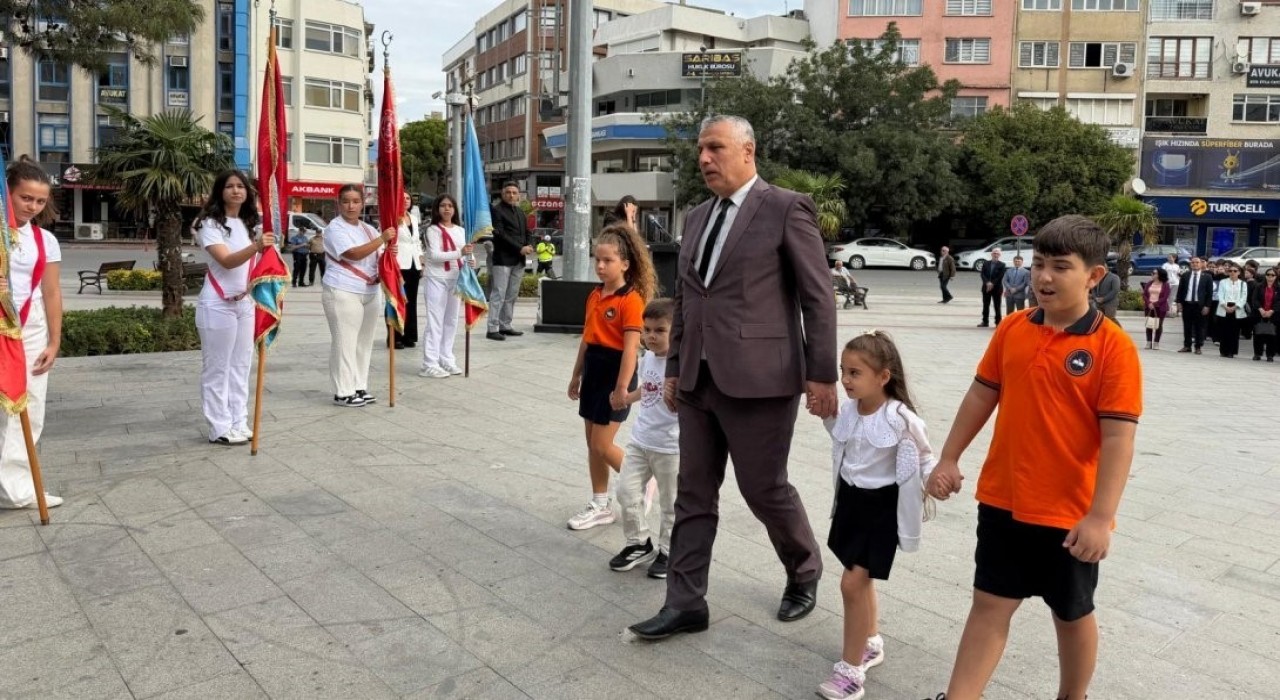 Burhaniyede İlköğretim Haftası törenlerle kutlandı