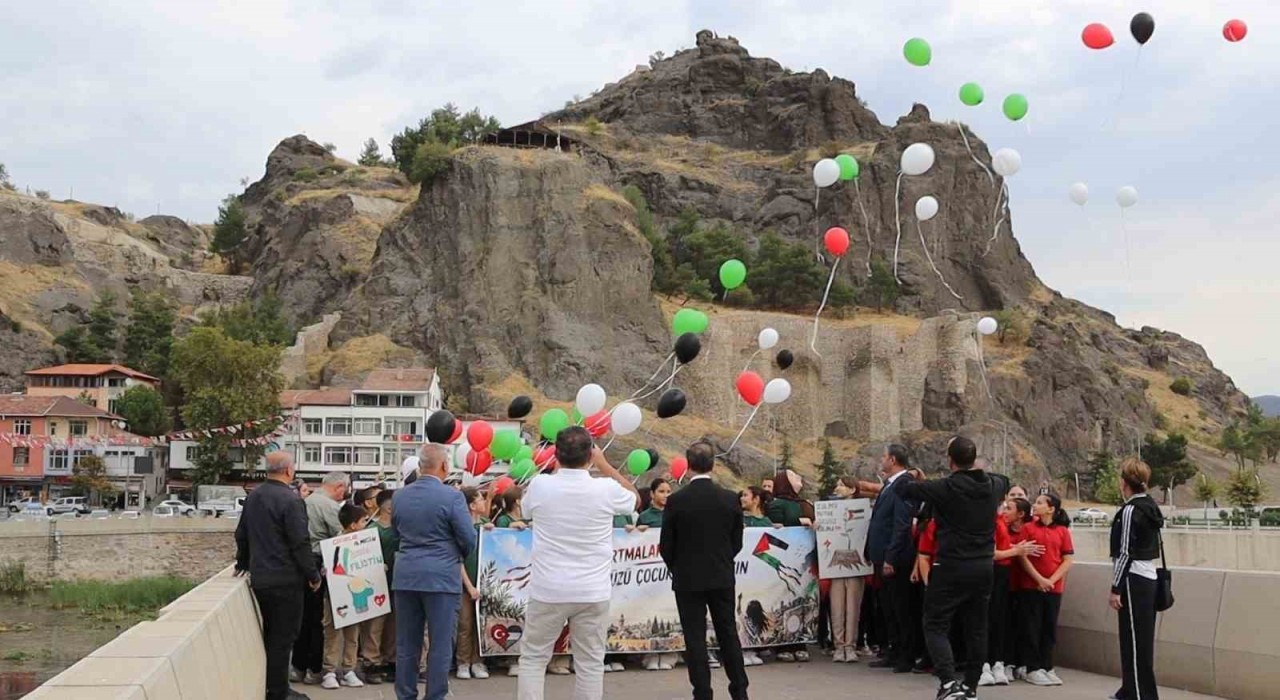 Torul’da Gazzeli Çocuklar İçin Uçurtmalar Gökyüzüne Bırakıldı