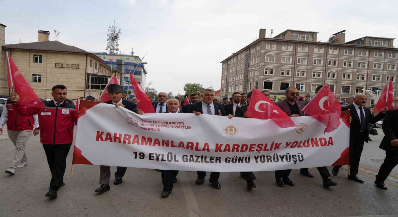 Erzurum'da Gaziler günü dolayısıyla kortej yürüyüşü