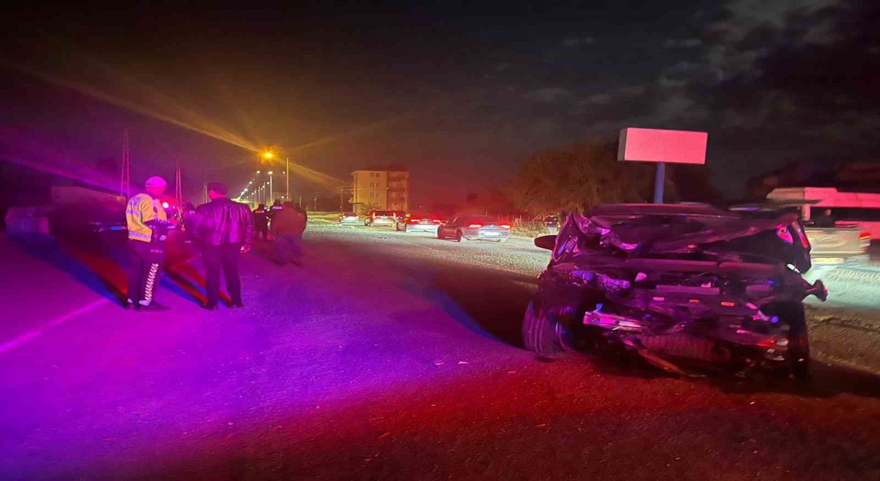 Yüksekova-Van yolunda trafik kazası: 4 yaralı