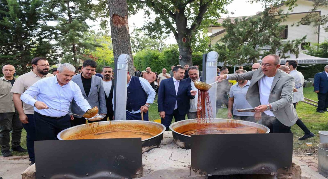 Konya Meram'da önce bağbozumu ardından pekmezler kaynatıldı