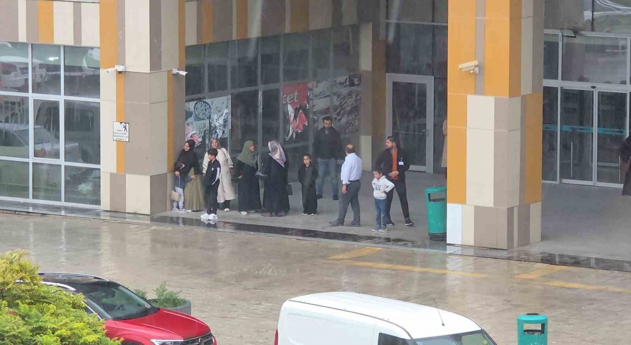 Sağanak vatandaşı hazırlıksız yakaladı!