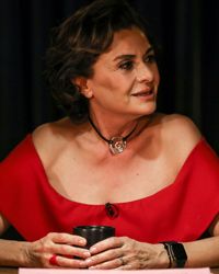 “Sete elimizde bavulla geliyorduk” - Hatice Aslan