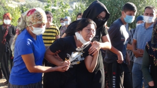 Mersin’de eşi tarafından öldürülen kadın defnedildi