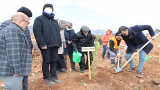 Mersin’de Kovid19’dan hayatını kaybeden sağlıkçılar için fidan dikildi