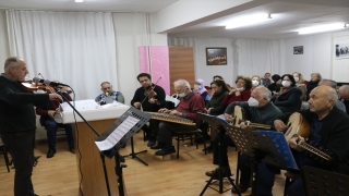 Isparta’da Lozan Mübadilleri Derneği üyeleri koro ile kaynaşıyor